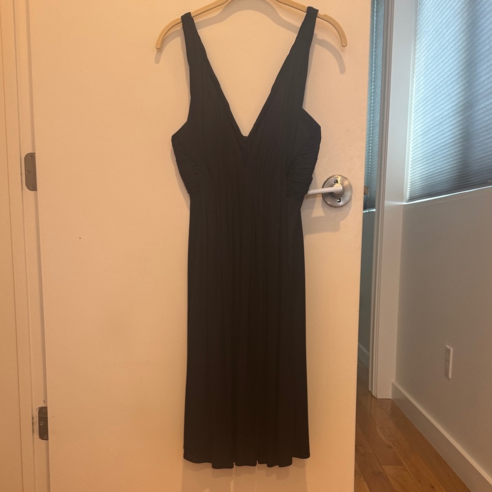 Chic Black V-Neck Midi Dress